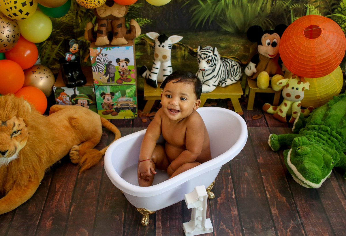 Thayna57455889's tweet photo. 1° aninho do meu amor 💙 
Parabéns filho que papai do céu te abençoe sempre, você é nossa luz.. Calmo, sereno, lindo e cheio de saúde graças a Deus!!!... 
primeiro aninho de muitos que viram... O dia é todo seu, Te amo demais!!! 🎉🎁🥳💙Heitor faz 1aninho 🎂💗😊👏🙌 https://t.co/hwt7ynmwvY