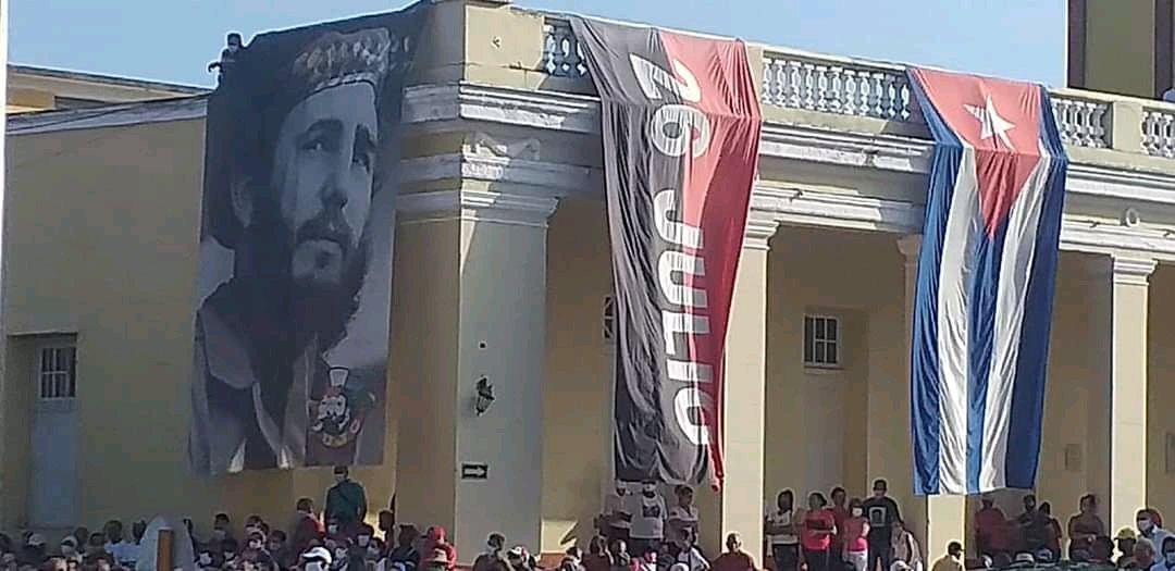 Castellon815's tweet photo. #HoyMismo en #Trinidad, #SanctiSpíritus: Plaza sitiada por los que aman y fundan. #ACubaPonleCorazon #MiMoncadaHoy #RevolucionCubana #PatriaOMuerte https://t.co/7qFju8Rc9V
