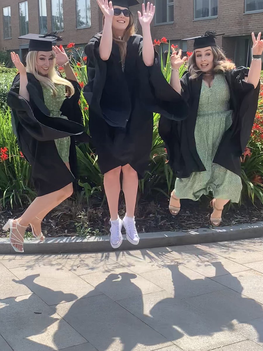 MissTempleman's tweet photo. I DID IT!! 🎉👩🏼‍🎓 https://t.co/N3X9PUQ20v