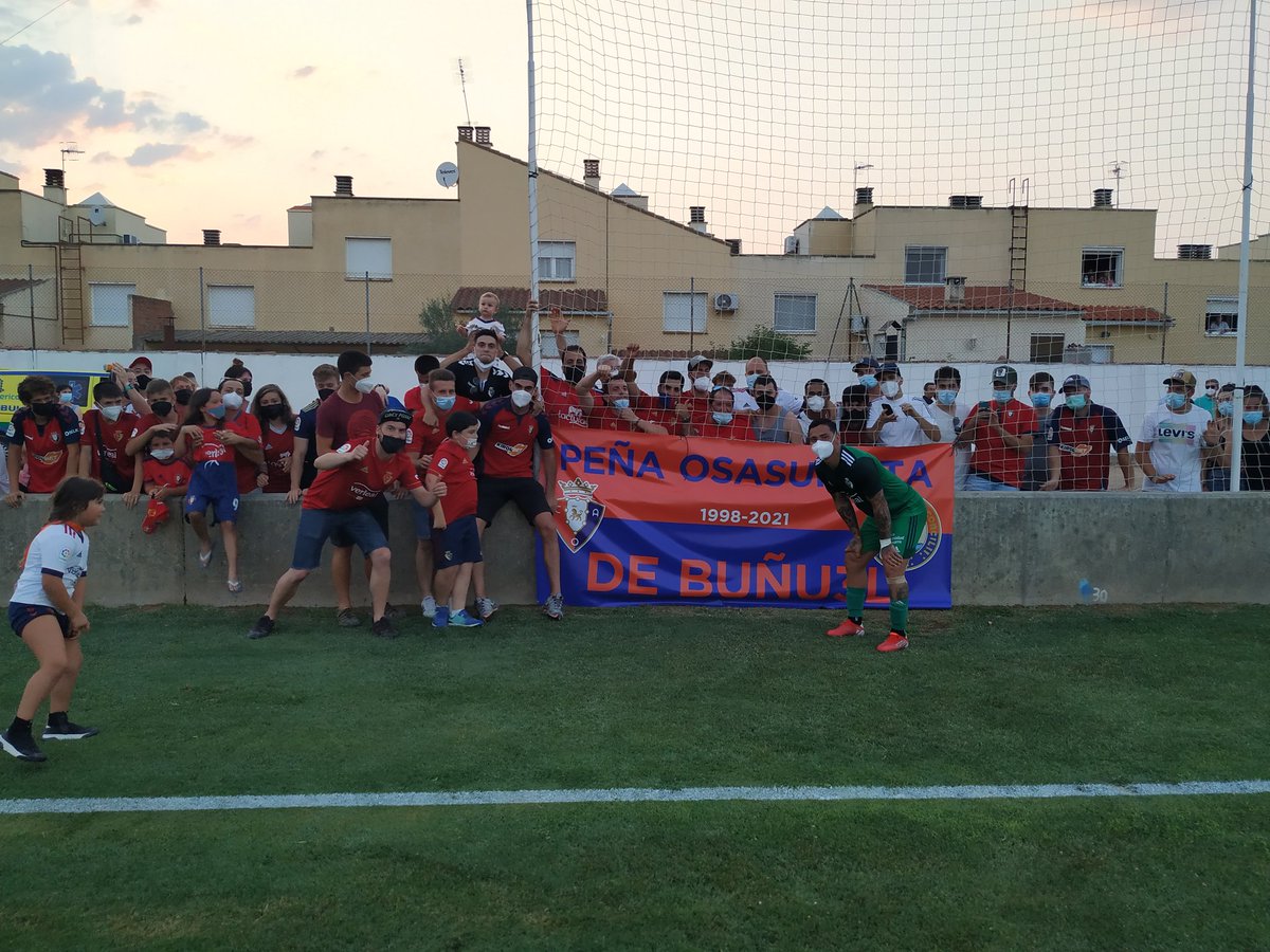 Estreno de la Peña Osasunista de Buñuel con victoria de @caosasuna_en y buen rollo con nuevos socios. Gracias @chimy337 por venir con nosotros!! Aúpa Osasuna!!!