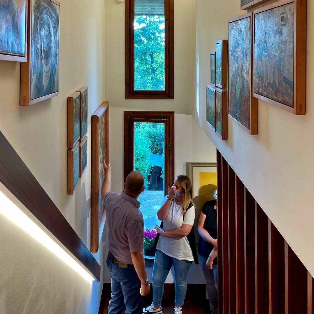 COVILIARTE's tweet photo. => #CasaMuseoCOVILI | #PavulloNelFrignano, 21/07/2021

#Vis #Mecof #Pink incontrano #GinoCOVILI...

La #CasaMuseo #COVILI non è solo un'esposizione di opere d'arte, ma un'esperienza indimenticabile in cui si vivono emozioni e si respira un'atmosfera unica.

Tks: #TeamVIS

#Arte https://t.co/jaViZBVnGY