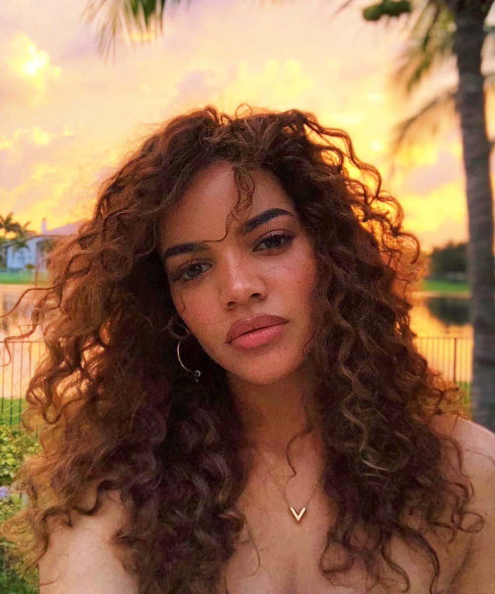 KurtLavezzi's tweet photo. @DiscussingFilm Wonder if shes in #RobertPattinson #Batman universe or in the DCEU? If shes on Pattinsons earth than that means @jfreewright Jim Gordons her father , either way gonna be interesting to see her as the #Batgirl @DCComics @TheBatman @hbomax @lesliegrace https://t.co/b3TzYmsTfV