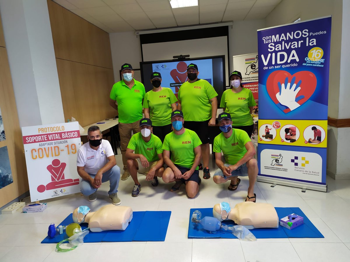 RENCanarias's tweet photo. Hoy voluntarios @RENCanarias, realizan una jornada de formación sobre soporte vital básico adaptado a situación #COVID19 https://t.co/rNJQrqA8xE