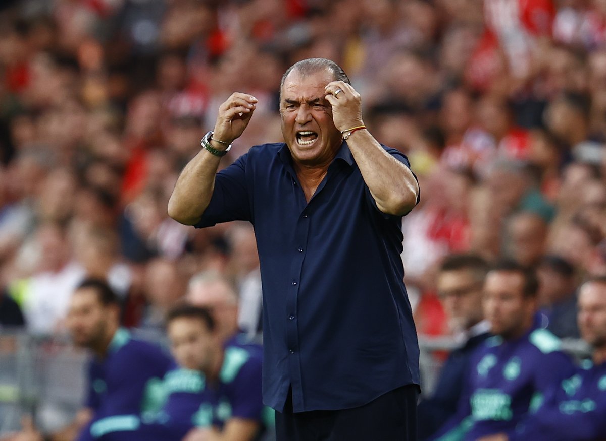 Fatih Terim sinirli.