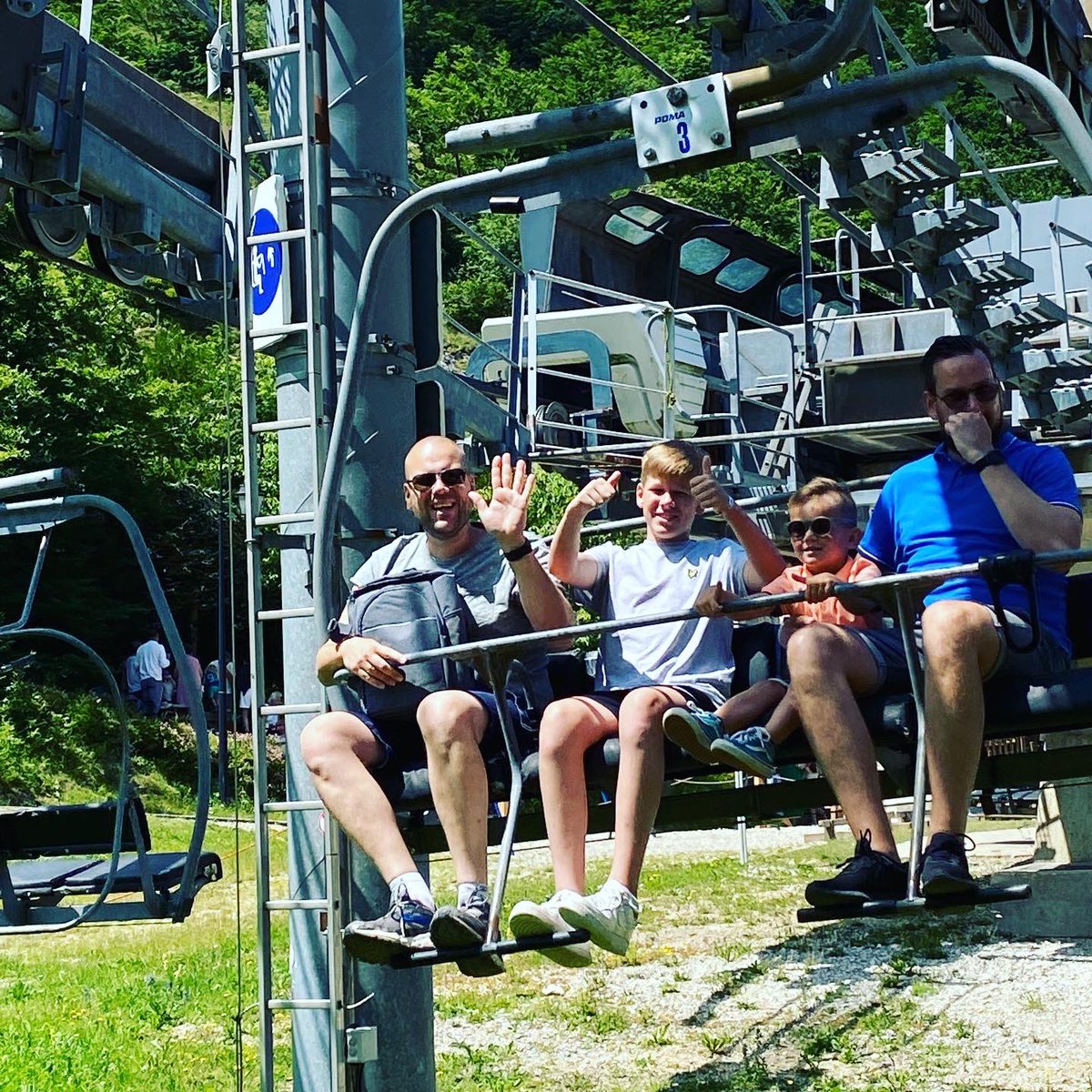 FrederikeHB's tweet photo. Onze vakantie beter voorbereid dan ooit, maar het is het meer dan waard! Volle bak genieten van de rust en de omgeving in de Drôme! #ColduRousset #wandelen #rodelen #lavendel #vakantiemetJanssen @ladrometourisme https://t.co/ugUdg9bvb5