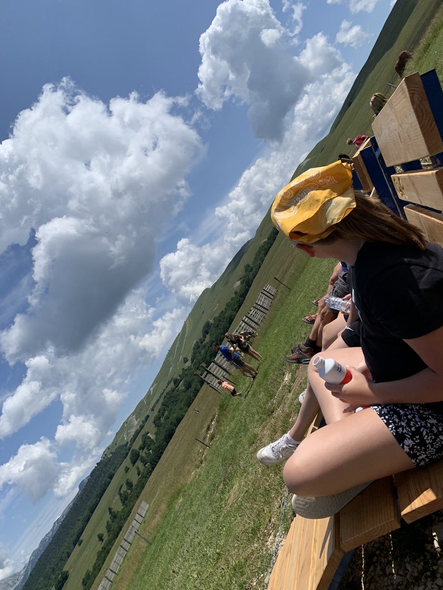 FrederikeHB's tweet photo. Onze vakantie beter voorbereid dan ooit, maar het is het meer dan waard! Volle bak genieten van de rust en de omgeving in de Drôme! #ColduRousset #wandelen #rodelen #lavendel #vakantiemetJanssen @ladrometourisme https://t.co/ugUdg9bvb5