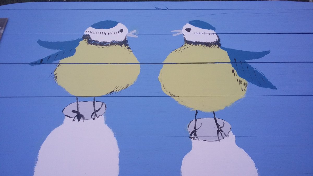 FinnClodagh's tweet image. So many ways to happily doodle on these joyous, bright evenings. 

#birdtable