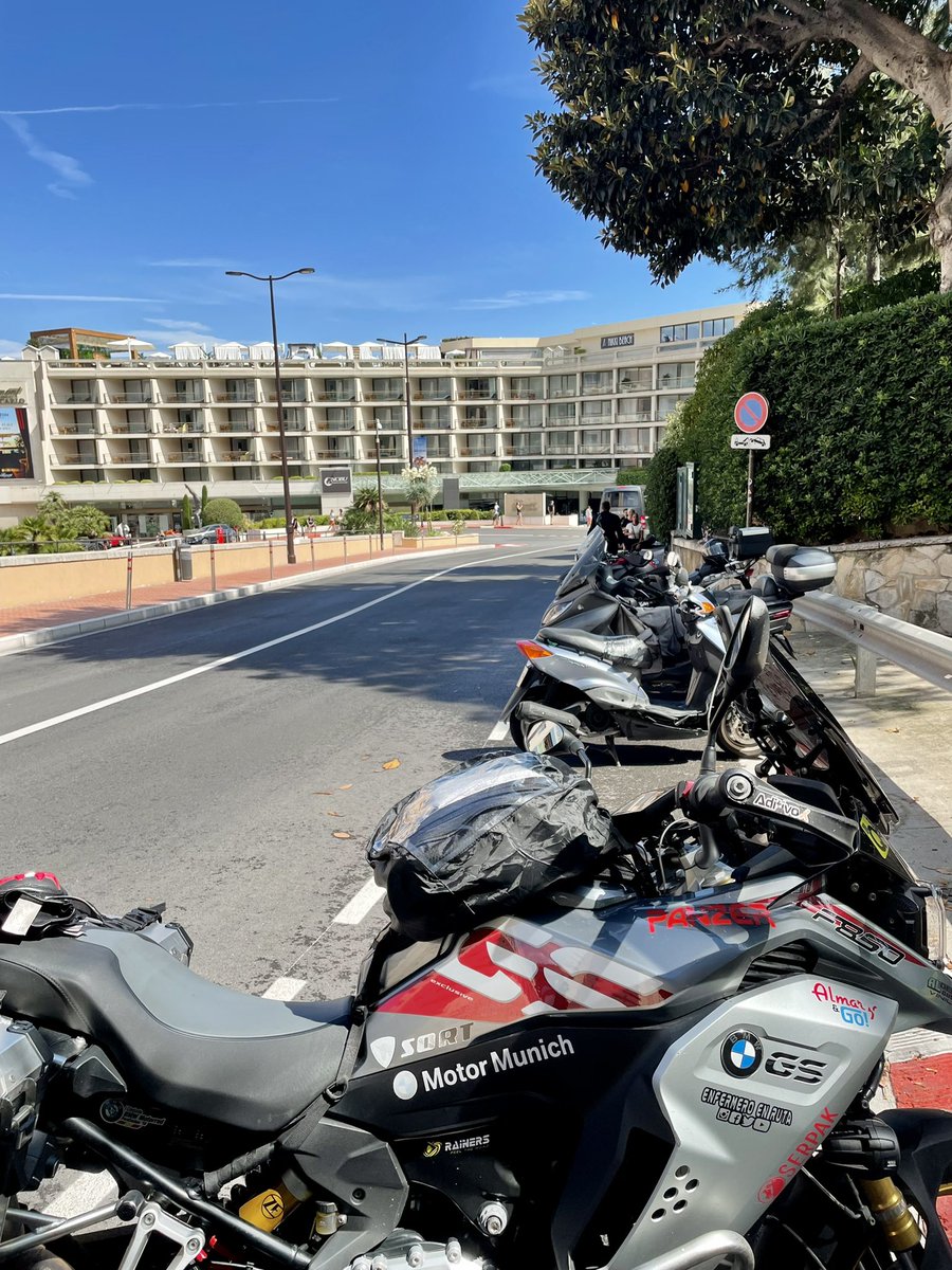EnfermeroEnRuta's tweet photo. 🇲🇨MÓNACO🇲🇨
Comenzamos las fotos de Objetivo Berlín con la 1* parada en Montecarlo donde pudimos recorrer el trazado de F1
#motorcycle #bmwmotorrad #f850gsadventure #motos #EnfermeroEnRuta #PanzerGS #Viajes #Ruta #Motoviajeros #Trail #OffRoad #ObjetivoBerlin #Montecarlo #Monaco https://t.co/rwclQIDghu