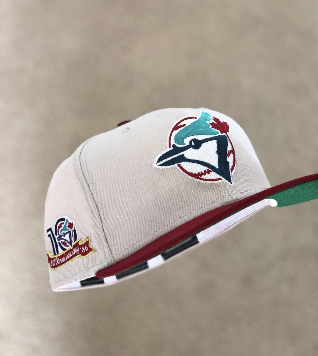 nickburk_24's tweet photo. Holy Shit! 😍😍 THIS THE ONE RIGHT HERE! What I would give to be able to rock this absolute beaut of a hat when the @BlueJays return to Rogers Center July 30 @Shakabrodie @HatClub 🔥🔥🔥 https://t.co/RR7RTyLuQK