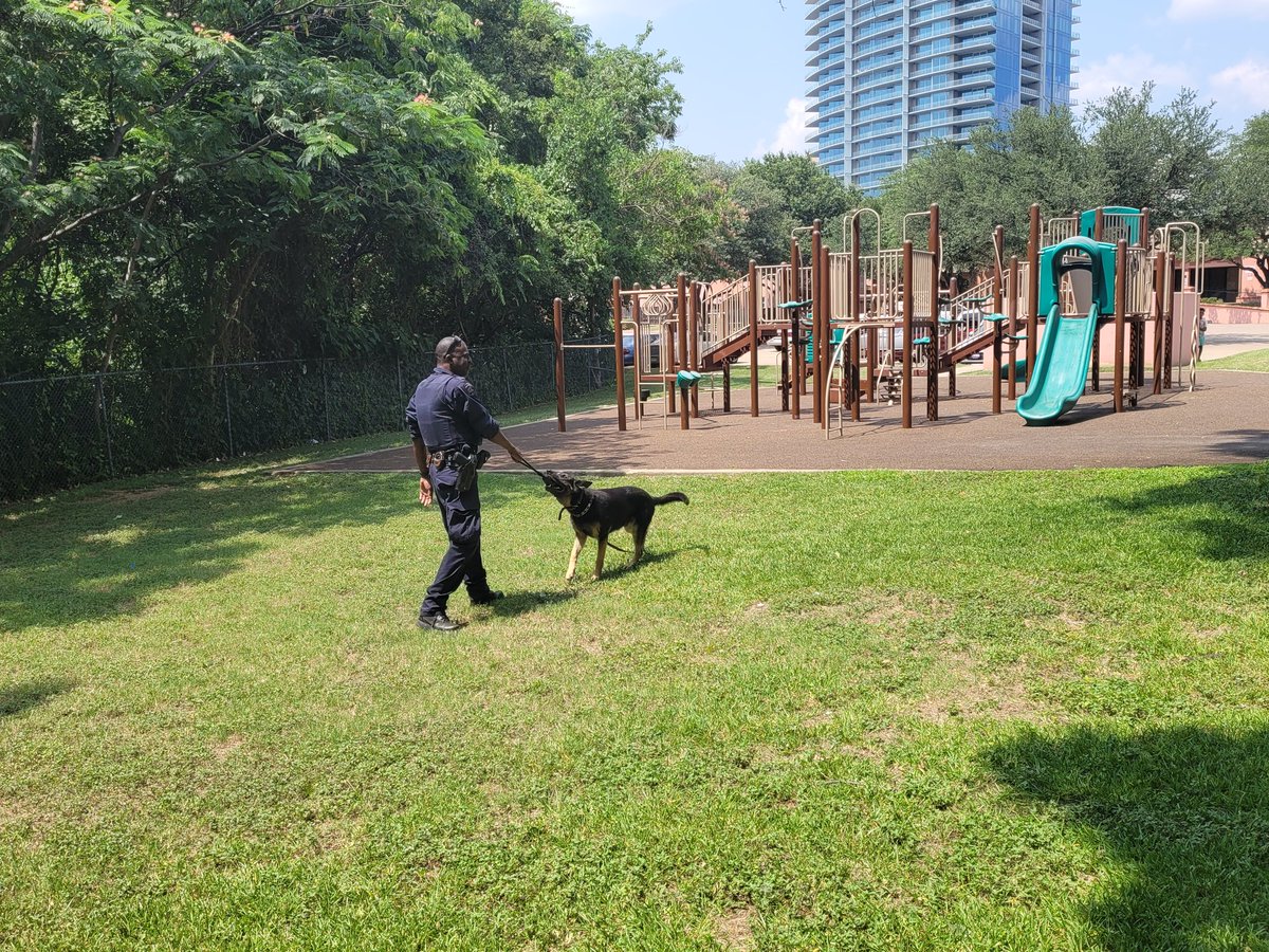 <a href="/DPDCentralNPO/">Dallas Central</a> want to thank SC Culp and Rocky for coming out to Lil Mexico Village today in the heat to sow the good seed. <a href="/PaulT/">PaulT</a> #DpdSowingTheGoodSeed