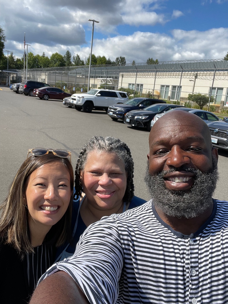 KnowMeNowOR's tweet image. As we look ahead to lifted COVID mandates, our team was eager to meet w/our partners at Columbia River Correctional Institution today! We discussed plans moving forward for our incarcerated neighbors and their families, as well as future hospitality opportunities for CRCI staff.