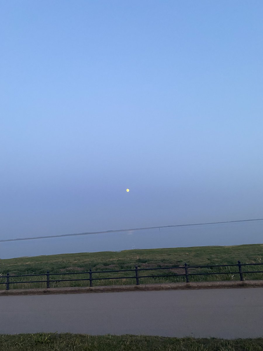 EelSaps's tweet photo. Sad sad day today. But the sun will rise again tomorrow and we will carry on. Beautiful moon tonight on the Fylde Coast #funeral #family #heisgone https://t.co/JIvW0LuAkl