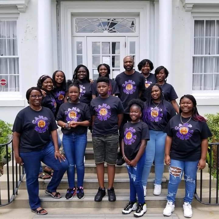 TywanzaSanders's tweet photo. From our  Camp Director, D. German

I am so proud of the work our young people have been doing. Camp Wanza has been great thus far. Thank you to our guests Kakes By Kim LLC and Jason Huger. The kids appreciate all the knowledge that was shared. #campwanza #tywanzasanders https://t.co/qgw0i9Xaoj