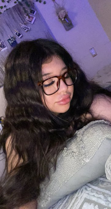 I have to wear glasses now ? https://t.co/vGCRkoh7vE