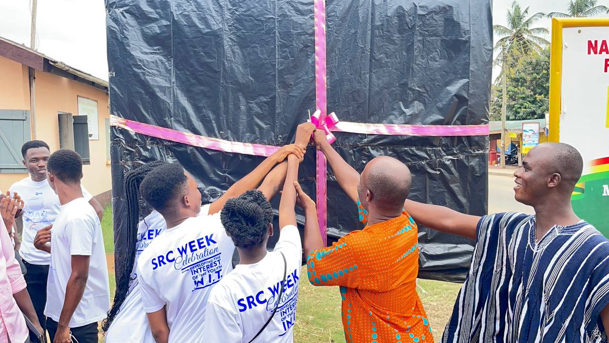 EmpacGh's tweet photo. EMPAC - Emperors Academy 

EMPAC SRC 2020/2021 donated a signpost to Akatsi South Education Office today. 
#EMPAC 
#SRC_WEEK
🎉🎉🎉🎉 https://t.co/w06AUyvtsT