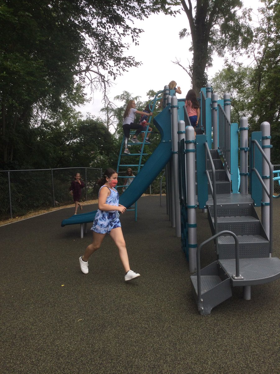 NichollsPE24's tweet photo. Welcome back Landmark! #D15rocks #LMDolphinsrock #NichollsPE24 https://t.co/64XZpWt0yF