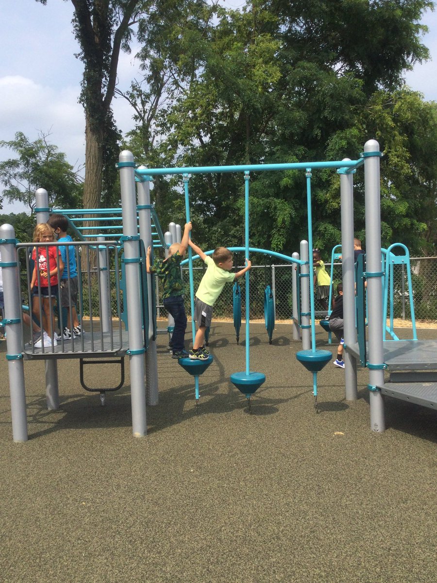 NichollsPE24's tweet photo. Welcome back Landmark! #D15rocks #LMDolphinsrock #NichollsPE24 https://t.co/64XZpWt0yF