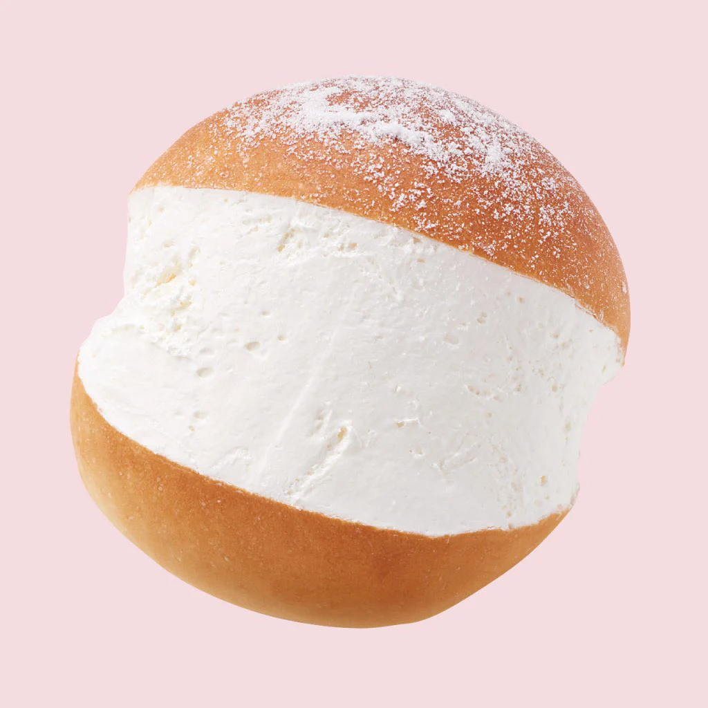 @MRJssbuHYSIN これが最近偽物として出回ってるマリトッツォですね 