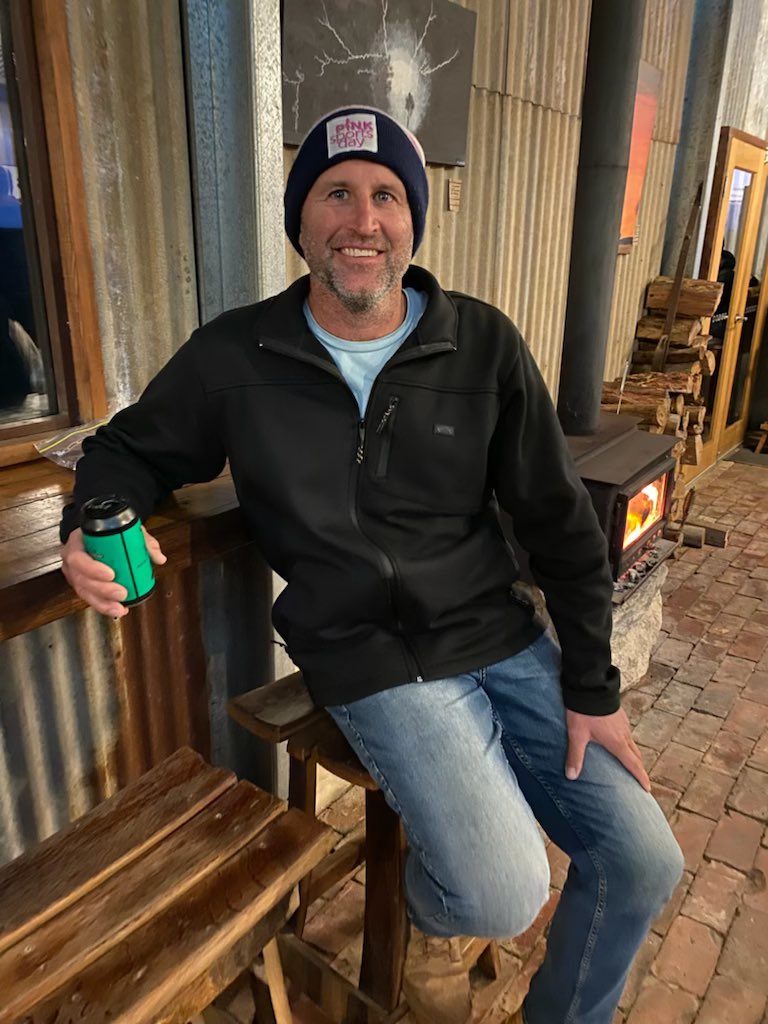 EllenZibell's tweet photo. Break from research trip to do our bit for another farmer. Hubby enjoyed this one more than the Gin ! Hot fire, pizza, beer &amp; great set up 🍻#kangarooislandbrewery #kangarooisland #agtour #ag_bureau #farmerssupportingfarmers #familyfun #beerpaddle #dadtime @DoozieZibell https://t.co/aQ8dFPgAmI