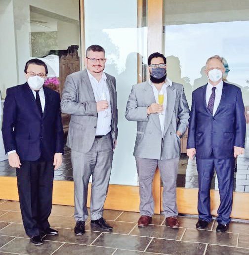 JulioMonOficial's tweet photo. Agradecemos invitación de embajadores de la República Federal de Alemania, Christoph Bunscherer, y de la República Francesa, Brieud Pont al evento donde se otorgó el Premio Franco-Alemán en Derechos Humanos 2021 al periodista Gustavo Bermúdez recibido por su hijo del mismo nombre https://t.co/Q5xsWQcLBA