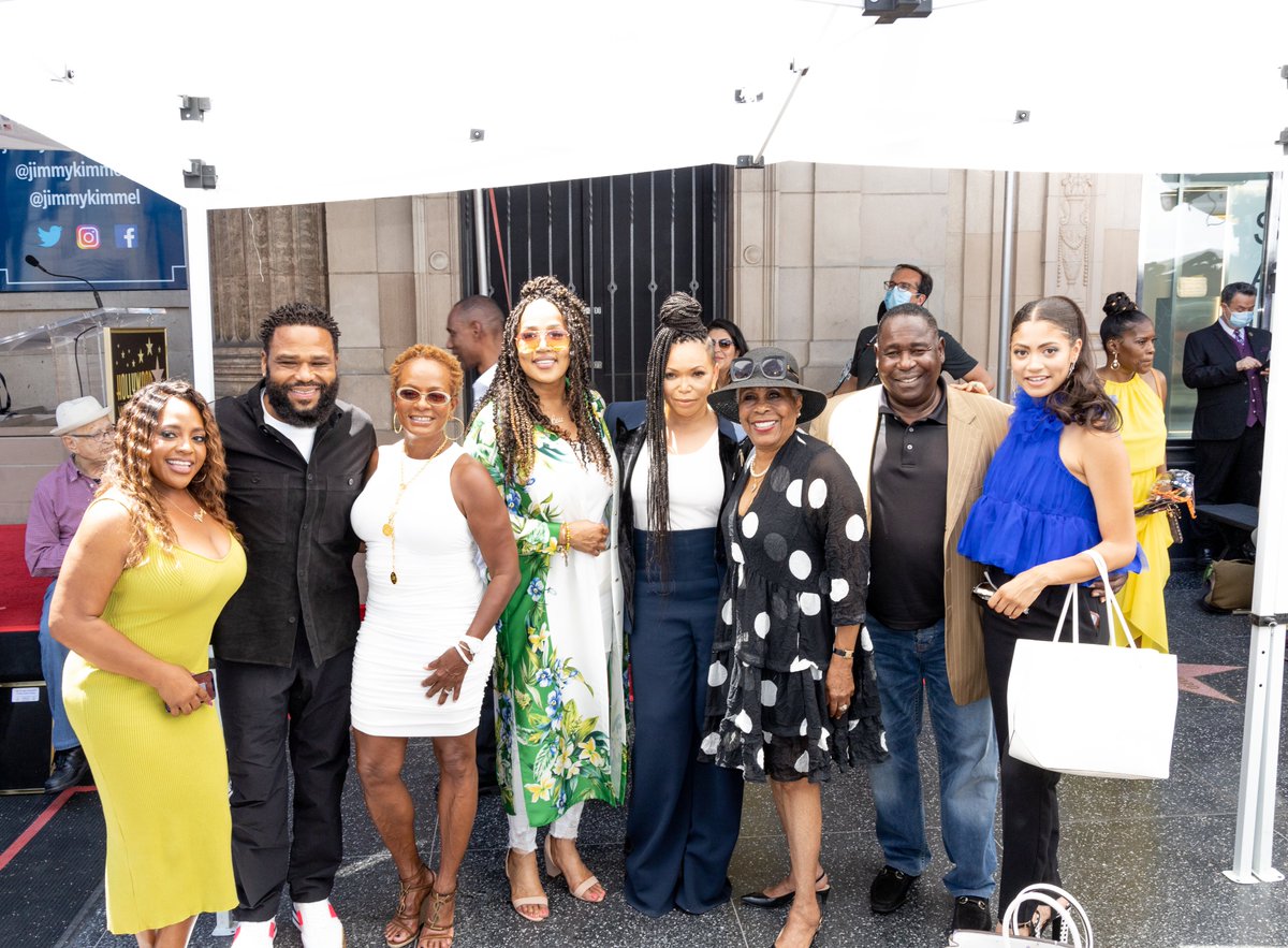 MarlaGibbs4Real's tweet photo. @anthonyanderson Thanks for supporting my big day receiving the Hollywood Star. You are powerful Anthony!!! #MarlaGibbs #NEWS https://t.co/fOgWm0g61N