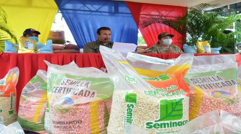 VTVcanal8's tweet photo. Gobierno junto al poder popular inician ciclo invierno de siembra de cereales en municipio Pedro Zaraza del estado Guárico

#VenezuelaProduce

https://t.co/6AaIV9GszV https://t.co/ShZUd4GVOo