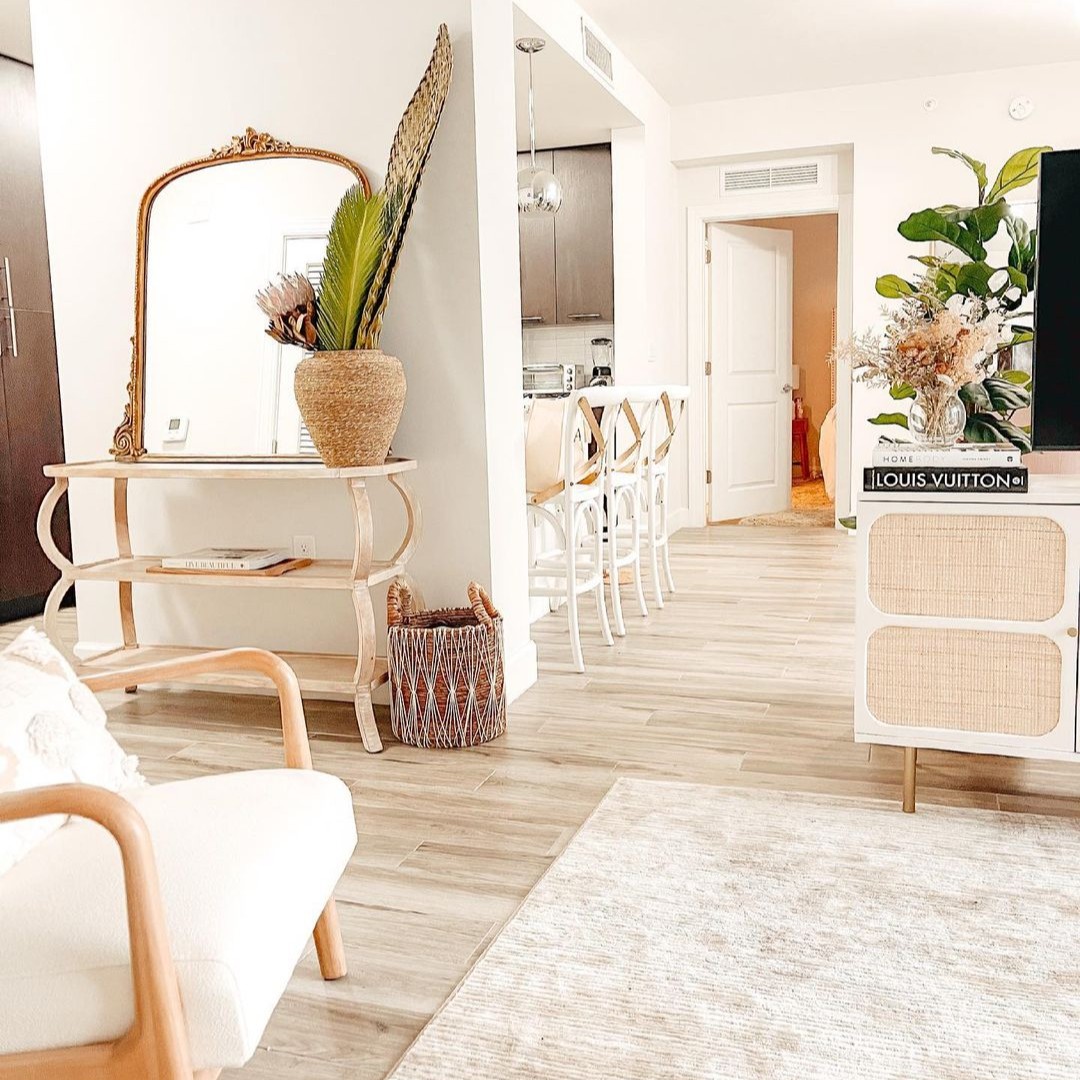 NadeauNational's tweet image. Console $255
Neutral decor GOALS 🌾🤍🌟🥥
📷: laurenashleypatao
.
.
.
#neutraldecor #neutralinterior #interiors123