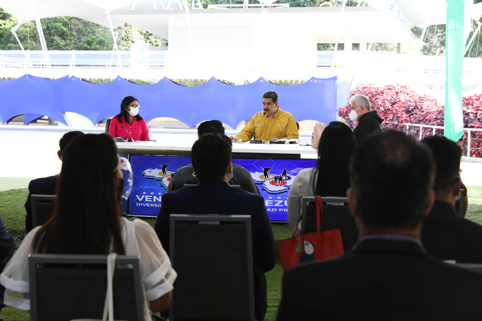 #EnVivo 📹 | "Tenemos que garantizarle a nuestro pueblo toda la proteína animal a través de los CLAP", reiteró el jefe de Estado y de Gobierno <a href="/NicolasMaduro/">Nicolás Maduro</a>