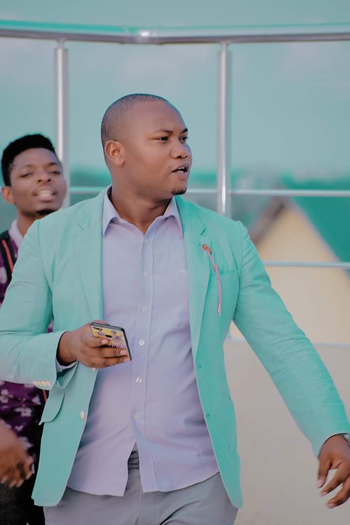 MseleProphet's tweet photo. Moja ya kanuni muhimu ya watu wanaofanikiwa kutimiza malengo yao ni ile inayoitwa “ELIMINATION”.

Kanuni hii inasema, kila siku unatakiwa uamue ni mambo gani ambayo hayatakiwi kuchukua muda wako.

Share https://t.co/nbOt5rYQxx