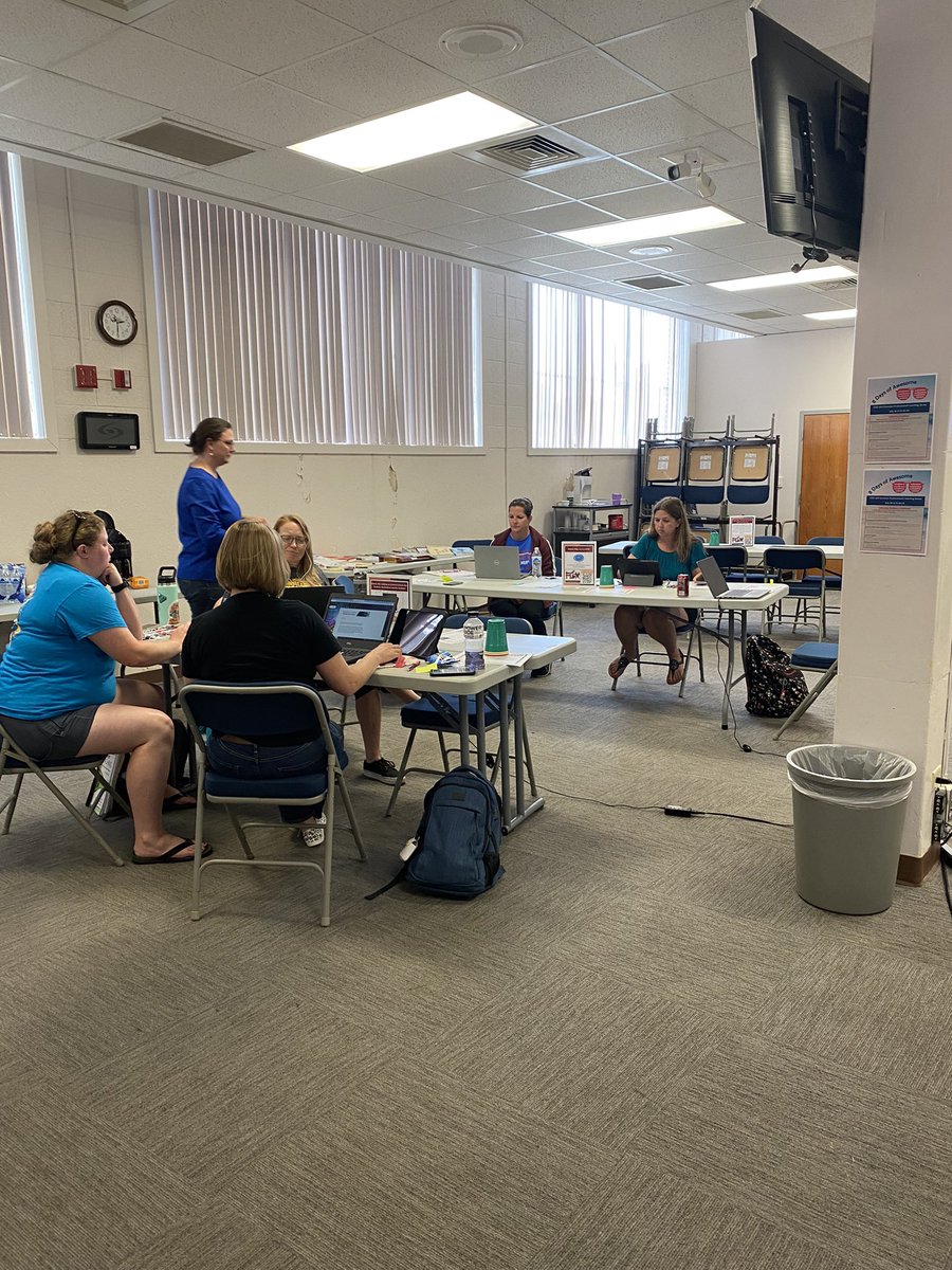 mhenderson621's tweet photo. Day 3 of 8 Days: We had a packed house this morning for the Illuminating BSEL session as we explored ways to help all students get ready to learn. Then this after we had a smaller but no less dedicated group for the Leveraging Inclusion session. @489flex #EveryStudentEveryDay489 https://t.co/jwgOvqQRVK