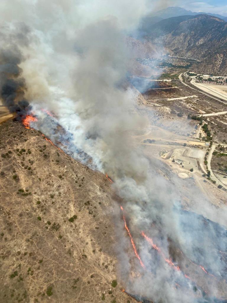 LACoFireAirOps's tweet photo. BRUSH FIRE 7/21/21 Earlier photo as @LACoFireAirOps water dropping helicopters assisted @LACoFD @Angeles_NF with the #EncantoFire near Duarte. Per @LACoFDPIO, forward progress was stopped at approximately 10 acres. https://t.co/QjUZslGbP6