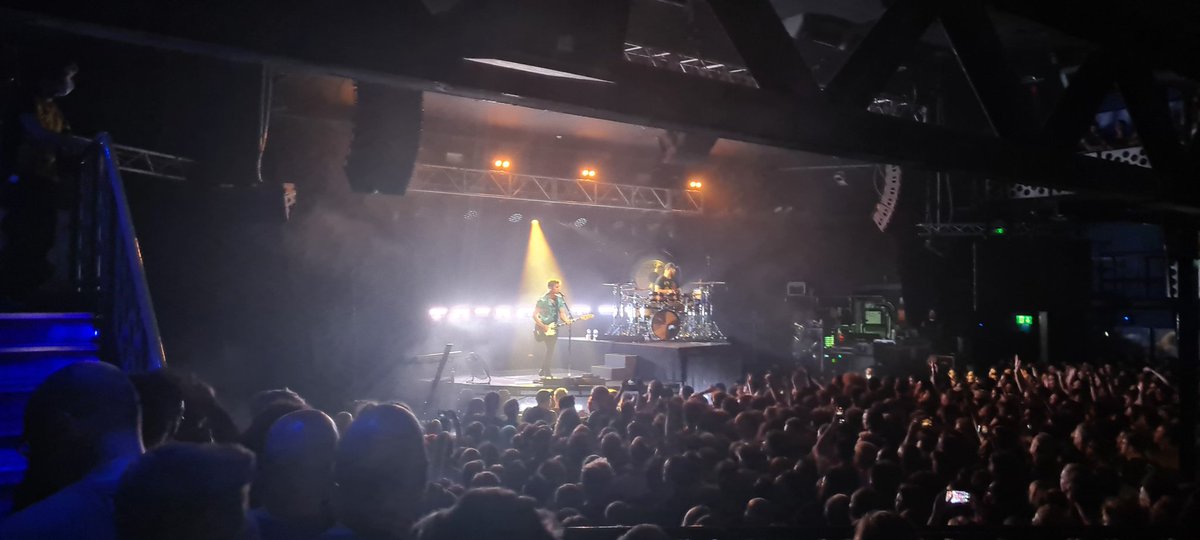 DareToKier's tweet photo. LIVE. MUSIC. https://t.co/EHe0qlTaCt
