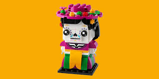 MiEstiloBajio's tweet photo. #ViveConEstilo | LEGO lanzará su figura de la colección BrickHeadz, La Catrina. Estará disponible el 01 agosto y tendrá una altura de 9 centímetros y estará compuesta de 141 piezas. https://t.co/iV6FJmU0gh