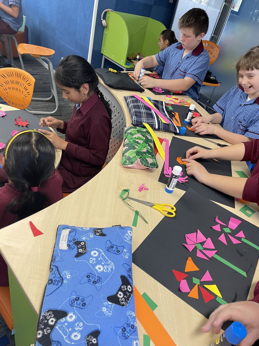 MsCieslak's tweet photo. Making flowers in Art this afternoon https://t.co/wTMzjMHKH5