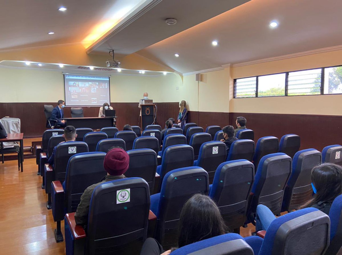 Compartimos algunas fotos de la bienvenida al curso de admisiones para la Escuela de Estudios Internacionales!