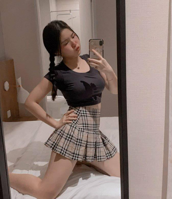 Hong23248241's tweet photo. Mình có 1 bé 99 học Duy Tân cần tìm Daddy khu vực Đà Nẵng
#fwb 
#đànẵng
#sinhviên https://t.co/9zMTmfRdgC