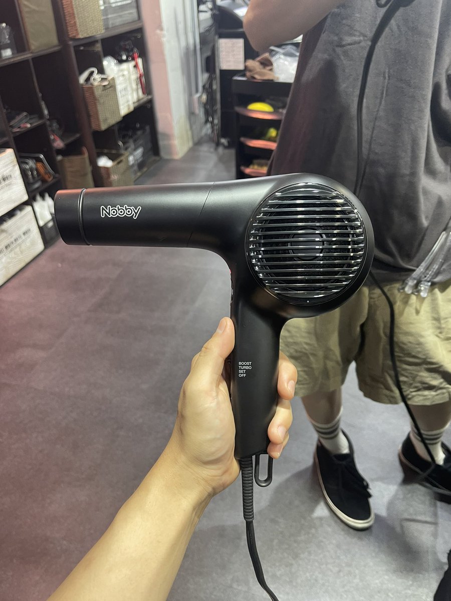 atsutoshi00's tweet photo. このドライヤー総合力で言えば
美容業界で一番良いと思う。

軽さ☆☆☆
風量☆☆☆
熱さ☆☆☆
値段☆☆☆ https://t.co/6YDCj1I9ri