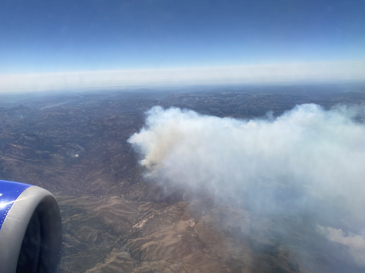 sholmes_73's tweet photo. #TamarackFire from the air. Just flying in 7/21/21 around 3pm https://t.co/rZLI3HeZez
