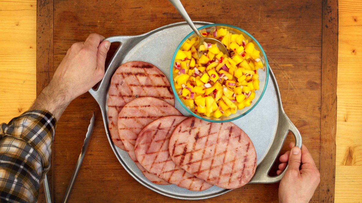 HatfieldMeats's tweet image. Need a quick, easy, delicious, and healthy weeknight dinner? Try adding some freshly grilled summer fruit to your next ham steak! You won't regret it. 😉  bit.ly/2UygBRS  #Hatfield #GrilledPineapple #HamSteaks
#FreshPork