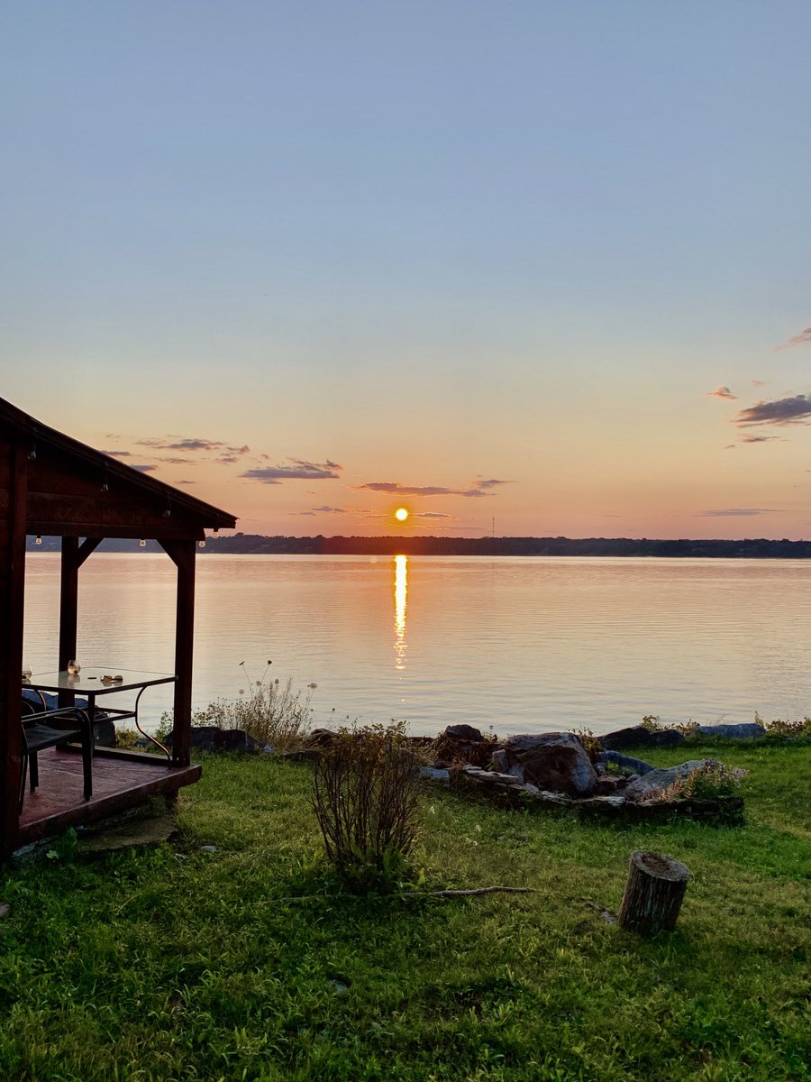 HarvexRobin's tweet photo. Cabin sunset Morristown NY 😎 https://t.co/aJvJUokf4d