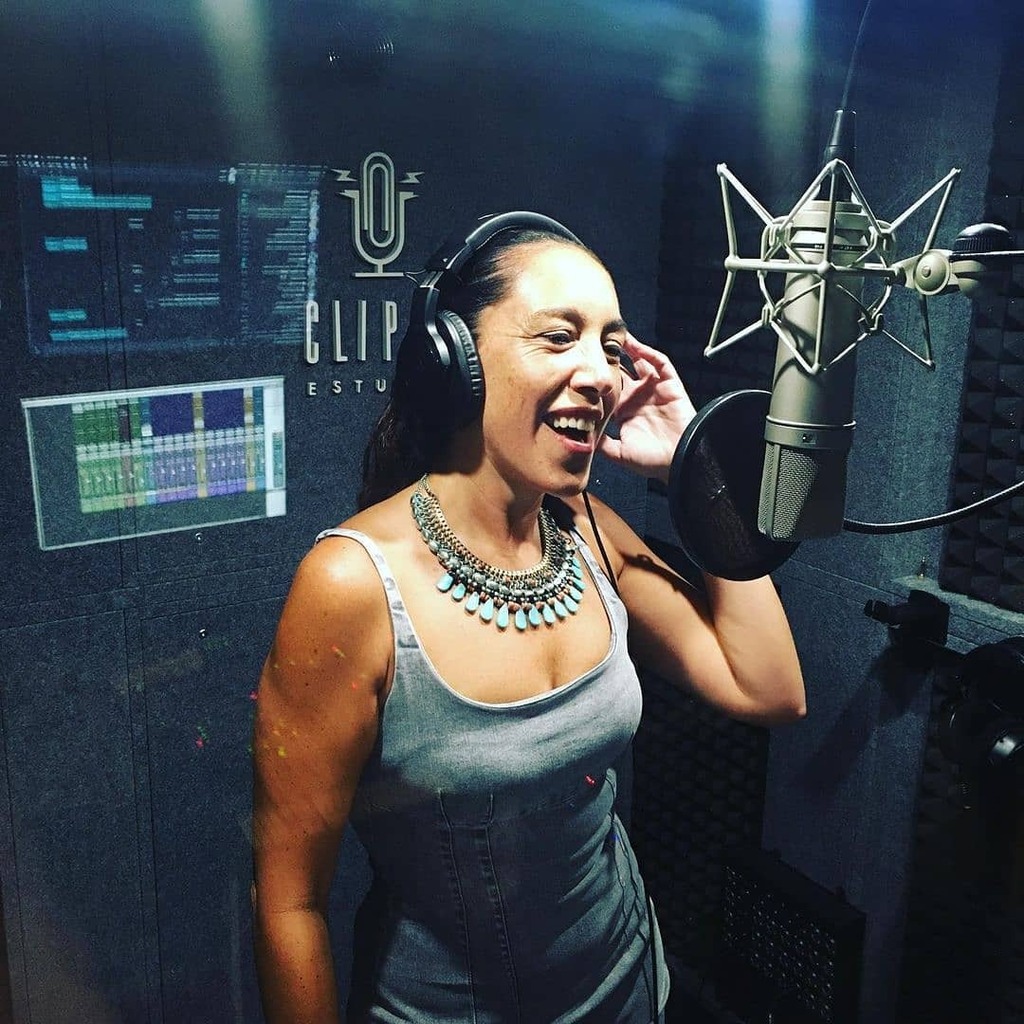 Demvox's tweet image. Cuando @yurenamahana viene al estudio sabes que no hace falta encender la luz, por donde va todo se ilumina. 😊😘 @yurenanamahana #canariasmusica #studiorecording #neumannu87 #demvox #protools
Reposted from @clipiaprod