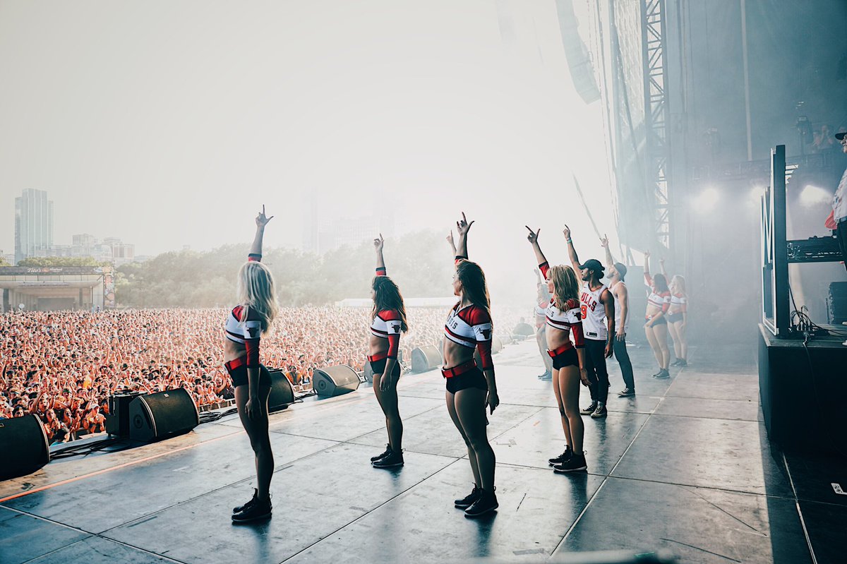 Festival SZN 😎

Retweet this for a chance to win SOLD OUT 4-Day VIP Tickets to <a href="/lollapalooza/">Lollapalooza</a>!