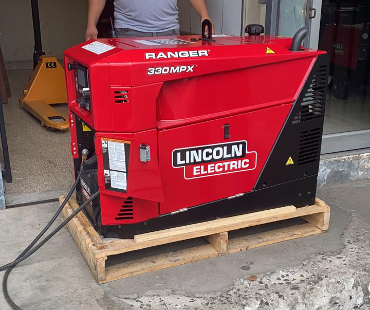 TweetSEQ's tweet image. Desafortunadamente, se llevaron la máquina que aparece en la foto, cuyo con No. de Serie empieza con: U1190307 

-Si usted la tiene y la trae le damos $500.
-Si usted la compró, sepa que no la podrá traer a mantenimiento, ni reparación sin consecuencias.