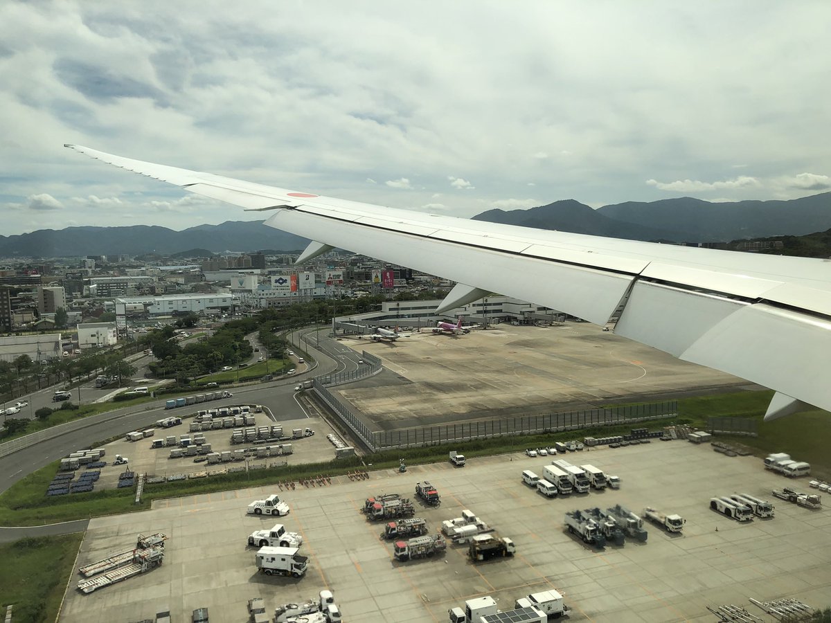 iso_pyon's tweet photo. 福岡空港到着
福岡空港名物
早着すぎて到着スポット開かずの待機✈️
マニアックに国際線仕様78M
復路はもっとマニアックですw
安全・定時運航ありがとうございます
#福岡空港 #9番スポット
#NH253 #JA874A https://t.co/usOxSyeTLS