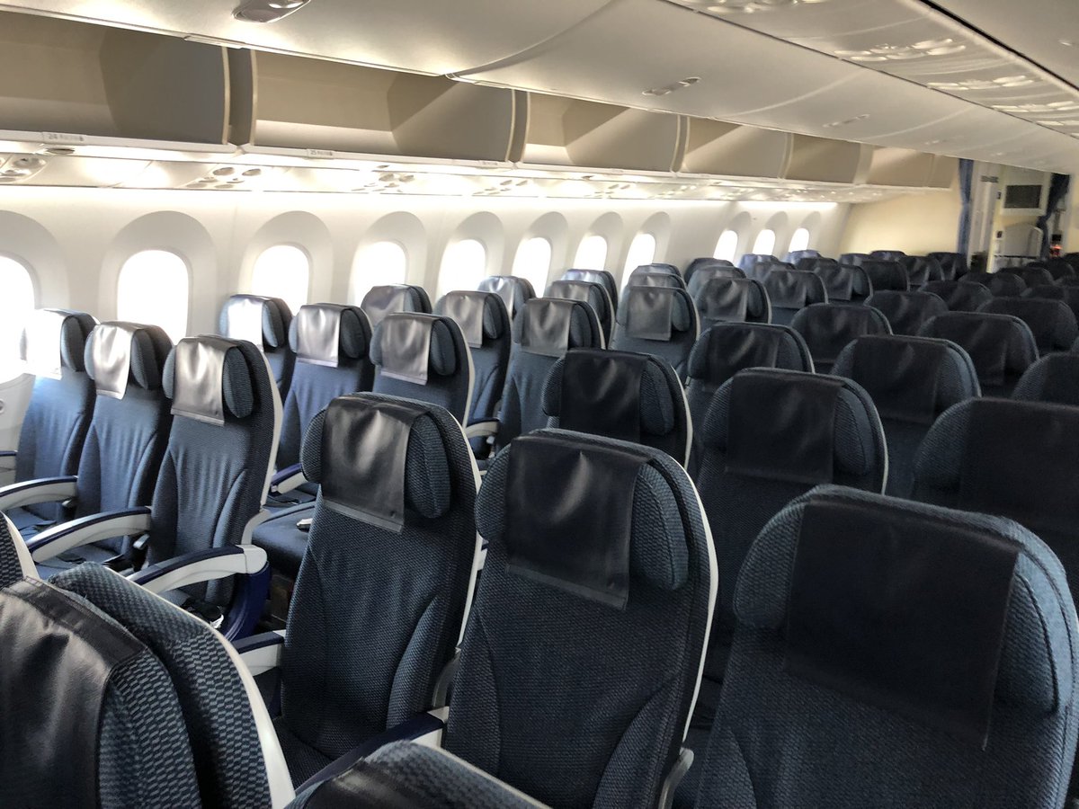 iso_pyon's tweet photo. 福岡空港到着
福岡空港名物
早着すぎて到着スポット開かずの待機✈️
マニアックに国際線仕様78M
復路はもっとマニアックですw
安全・定時運航ありがとうございます
#福岡空港 #9番スポット
#NH253 #JA874A https://t.co/usOxSyeTLS