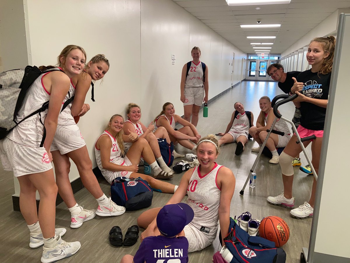 ZemiLisa's tweet photo. Won 44-35. first bracket game against Genesis a team from California! Super competitive we are 4-0 at the meltdown play championship game at 945 tomorrow morning :). #gotbuckets #teamwork #westcentralunited https://t.co/422p0CaAI0