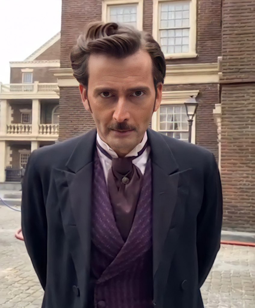 boilingsulphur's tweet photo. I love Phileas Fogg ❤️🥰
#WaistcoatWednesday #ATWIED #Hands #DavidTennant https://t.co/Jy9wUDefSs