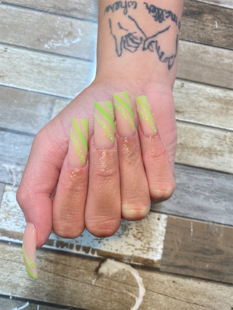 Leslysnails's tweet photo. Neon 😻 https://t.co/H6zhfXkQgW