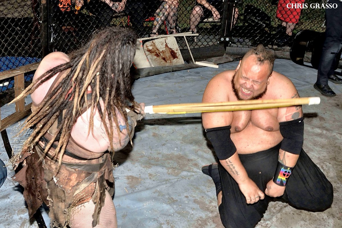 Ringsideguy's tweet photo. From @ICWNHB Pitfighter X9 #PFX9 Match #3 @SatuJinnUncivil vs. @_theyaremax_ 1/3 https://t.co/hTgwtgwKYS
