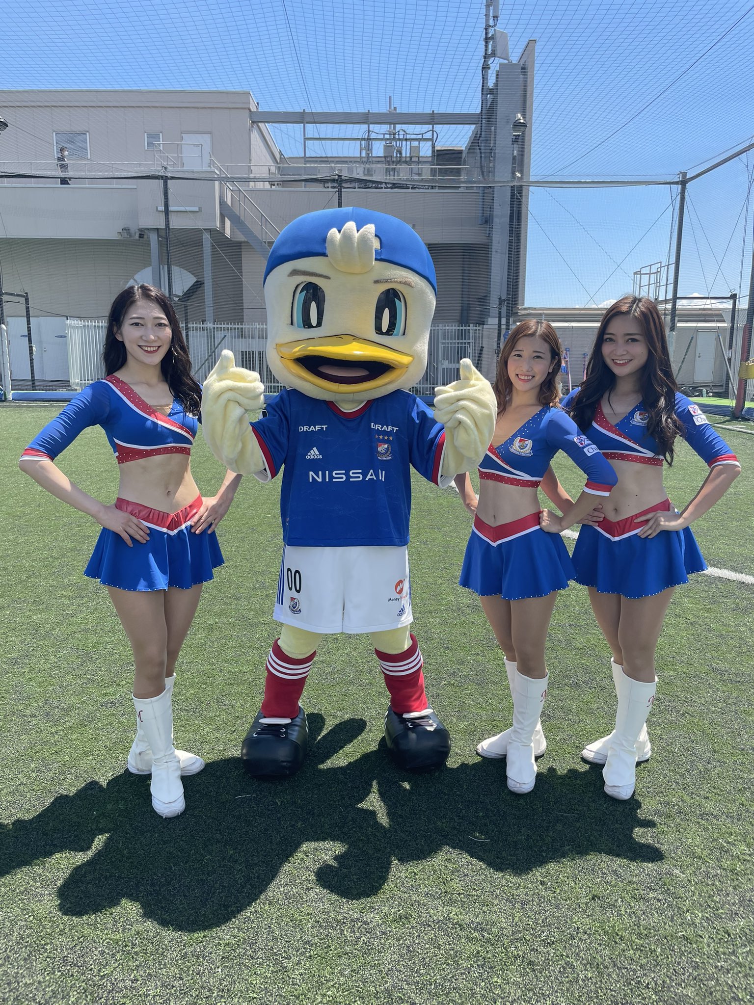 トリコロールマーメイズ この後11 30からlinelive 初配信です 皆さんお楽しみに T Co 4zpwtkfotg こちらのurlからtricolore Mermaidsのチャンネルにアクセスできます Tricoloremermaids トリコロールマーメイズ Fmarinos